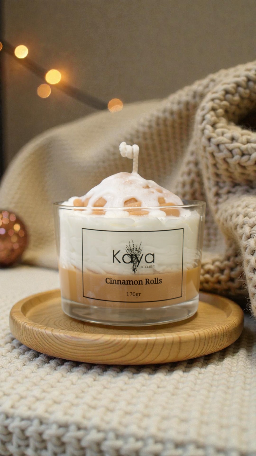 Cinnamon rolls candle
