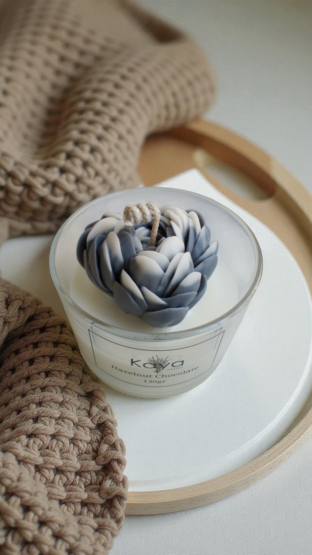 Winter kisses candle