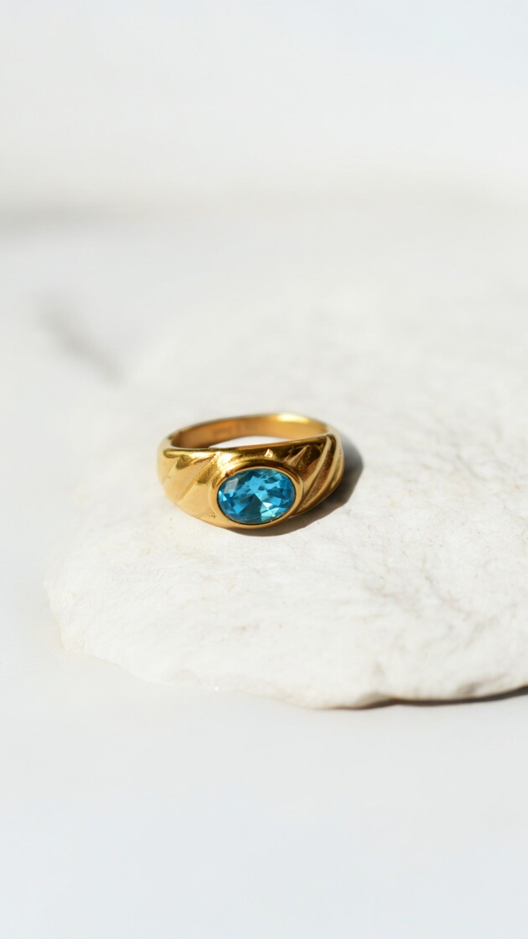 Oceanis Gold Ring