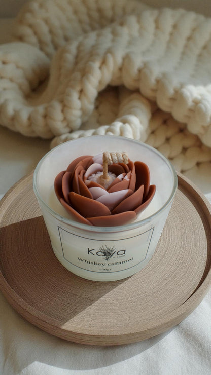 Velvet caramel candle